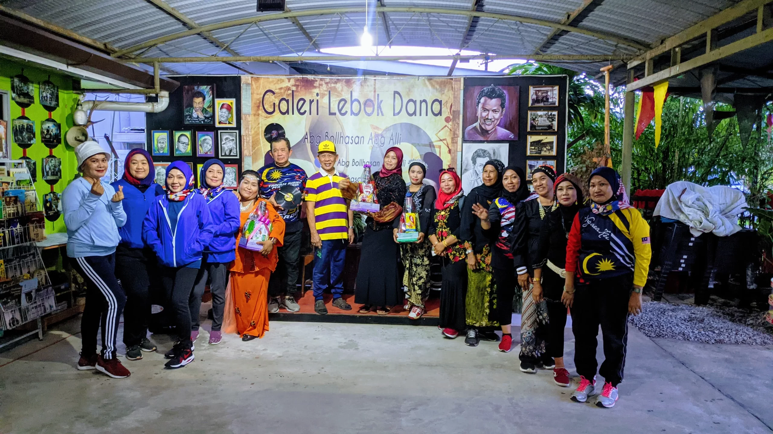 Senam Tari Sempena Hari Kebangsaan Ke-65