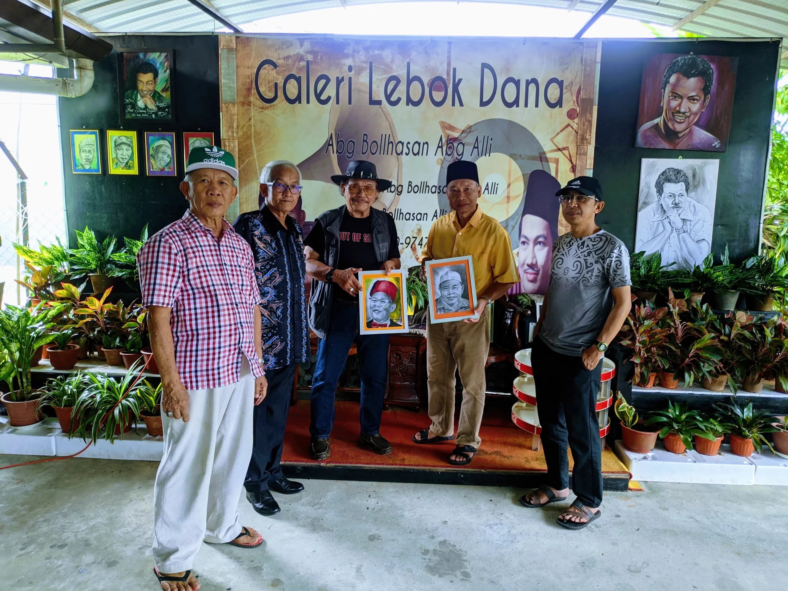 Makan Tengah Hari dan Penyerahan Potret Ahli Kumpulan Geng Pau Suri (GPS)