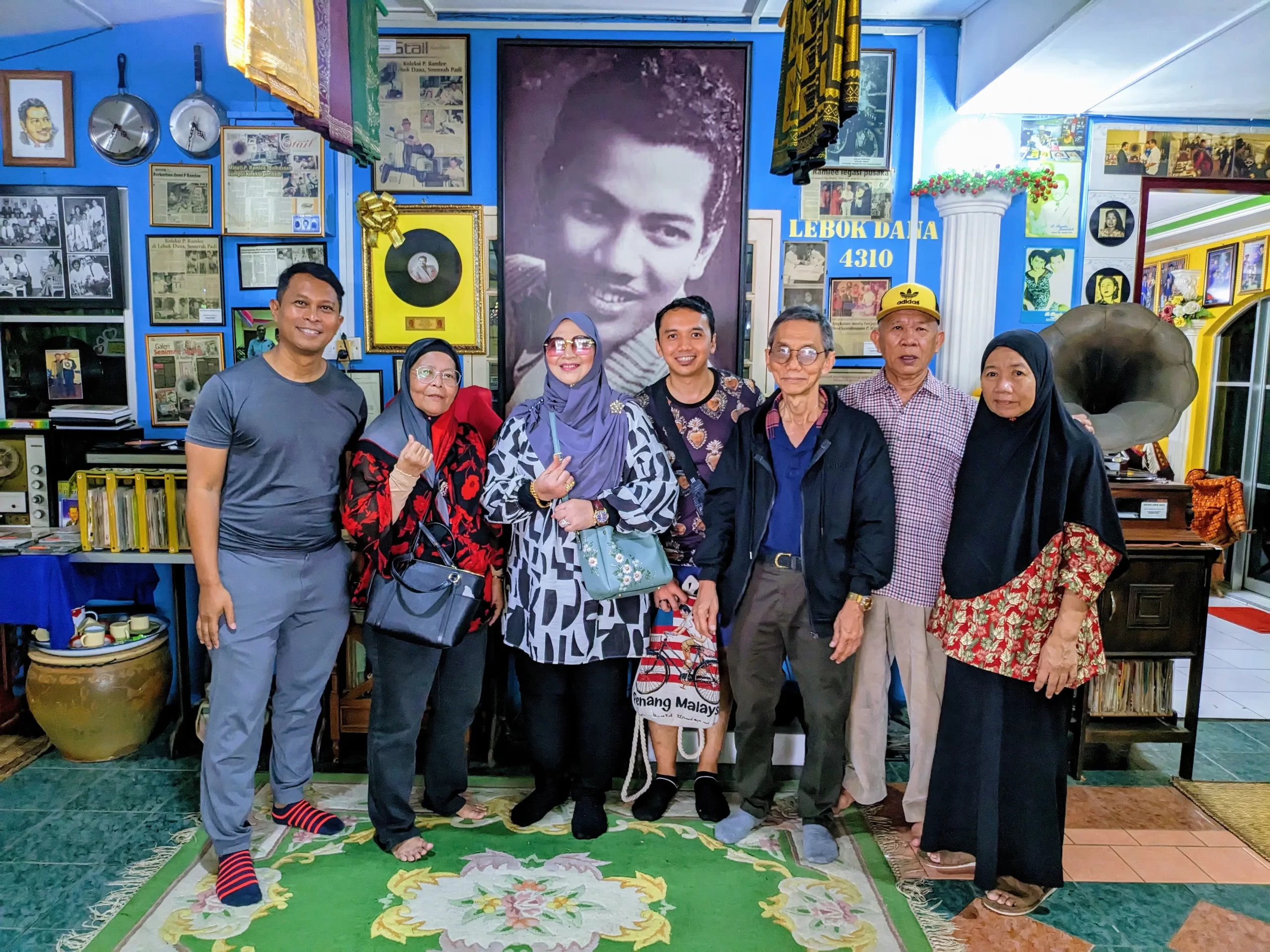 Kunjungan daripada Puan Rogaiyah Serta Keluarga Daripada Singapura