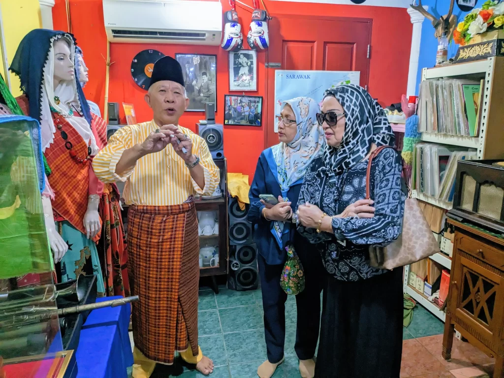 Kunjungan daripada Seniwati Dayang Sofia